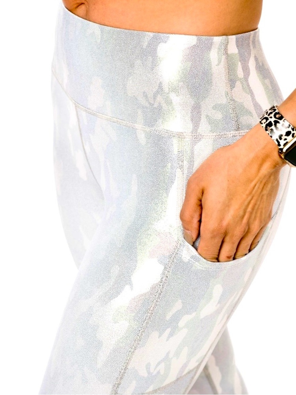 ZYIA Silver Camo Metallic Pocket Light n Tight Hi-Rise Capri 20” Sz 6-8 Active